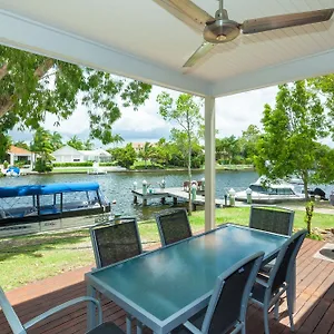 Resort Noosa Entrance Waterfront, Noosaville